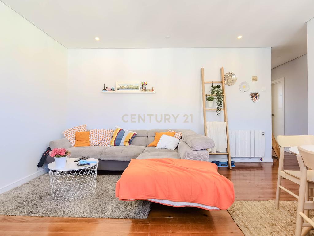 APARTAMENTO T2 COM  LOGRADOURO – CENTRO DE MATOSINHOS  - Image 2