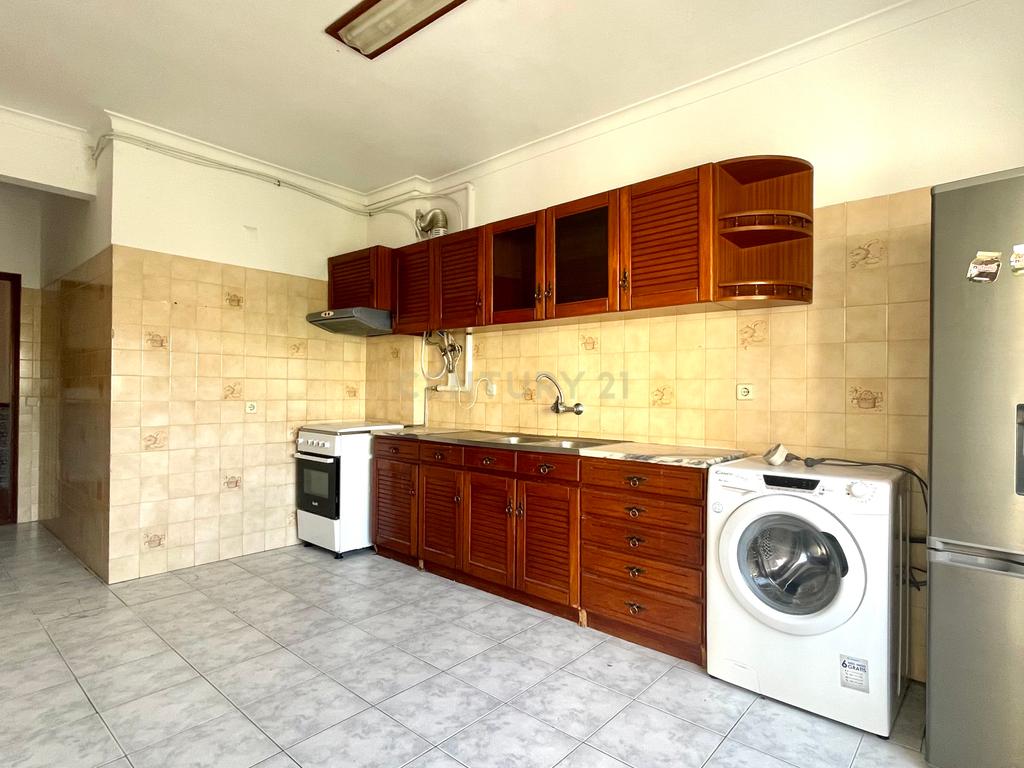 Apartamento T2 com Duas Varandas, no Centro do Pinhal Novo - Image 8