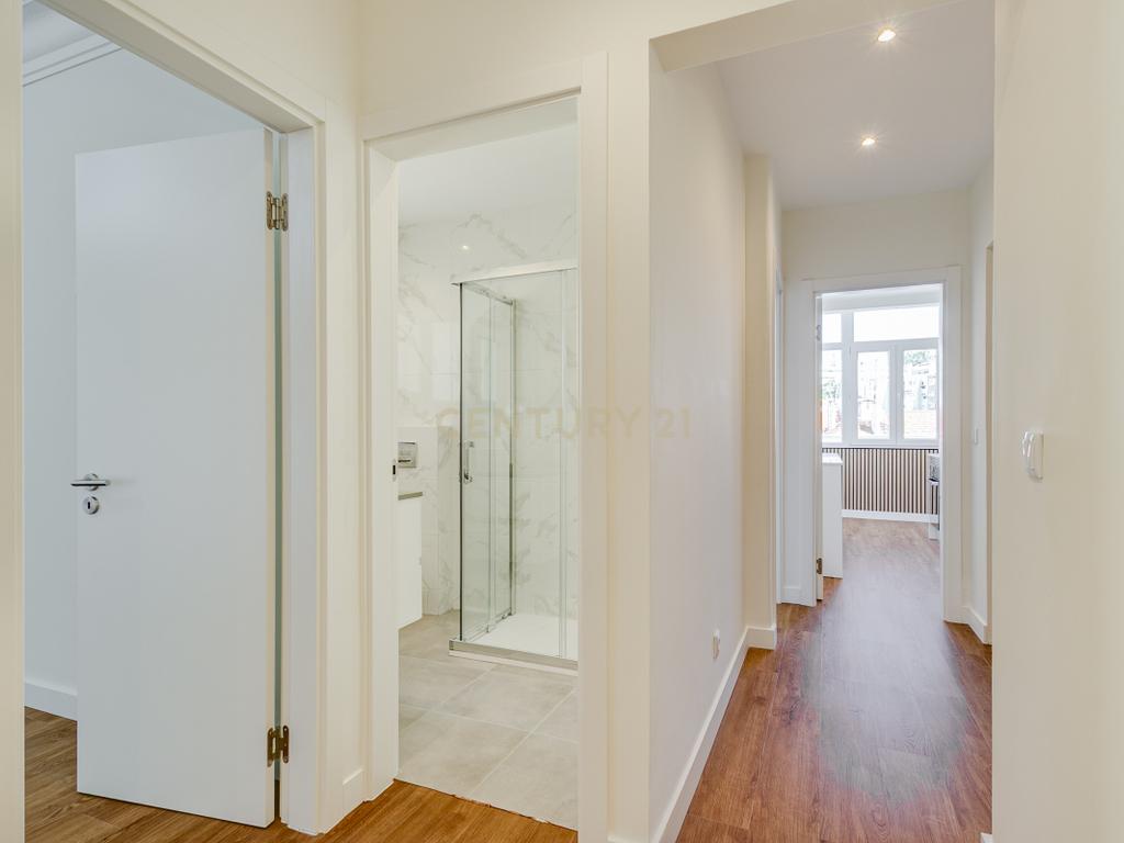 Apartamento T2 Remodelado em São Domingos de Benfica, Lisboa - Image 6