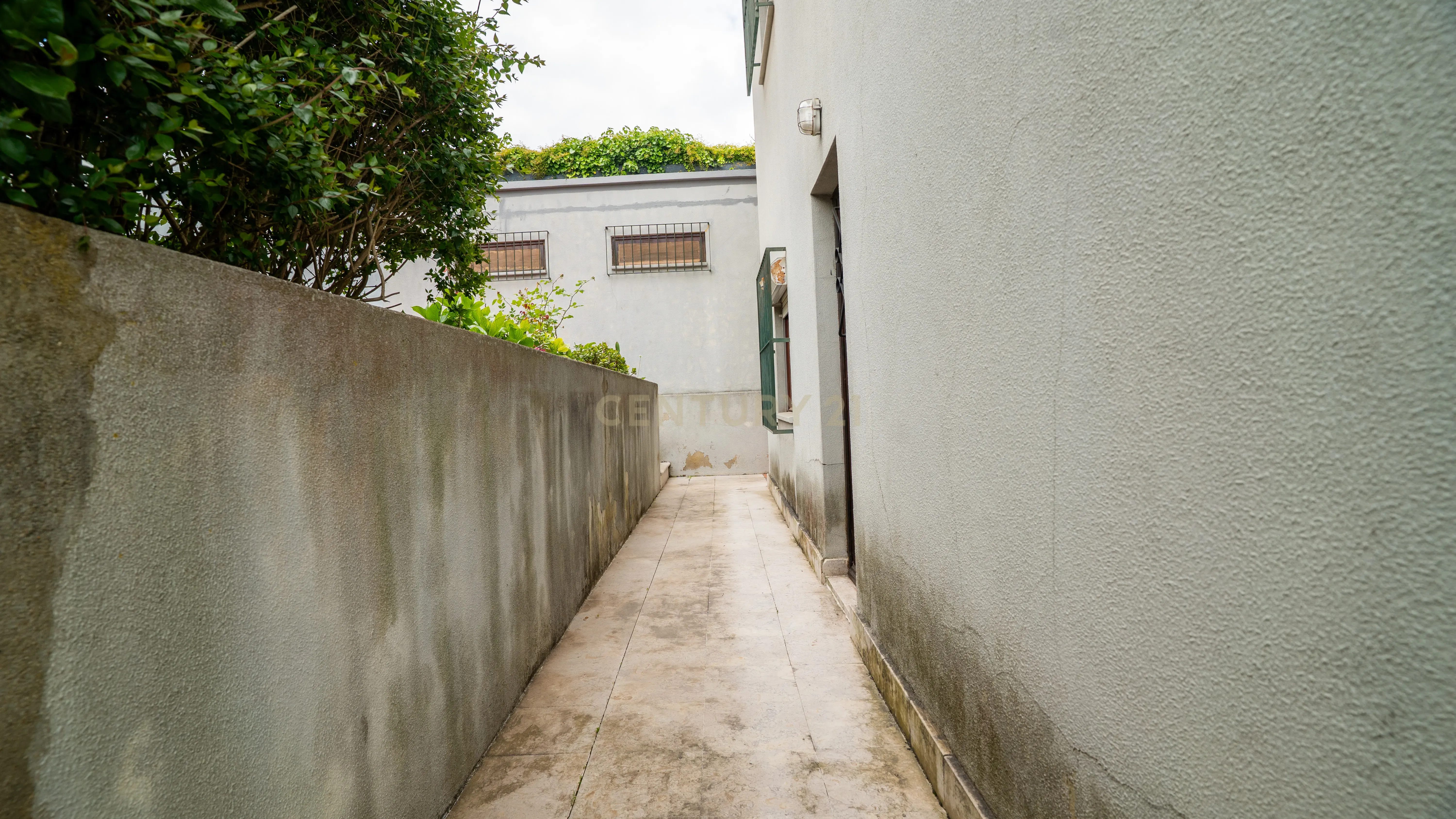 Moradia T6, na Rua 1 no Bairro de Belém, para modernizar em lote com 290m² - Image 59