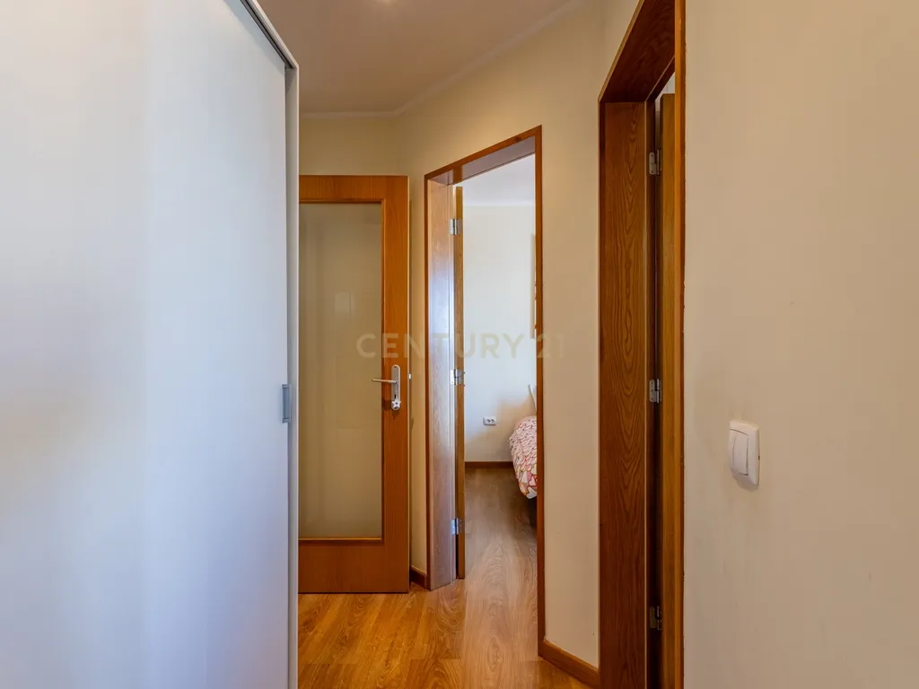 Luminoso apartamento T2 nos Olivais - Image 13
