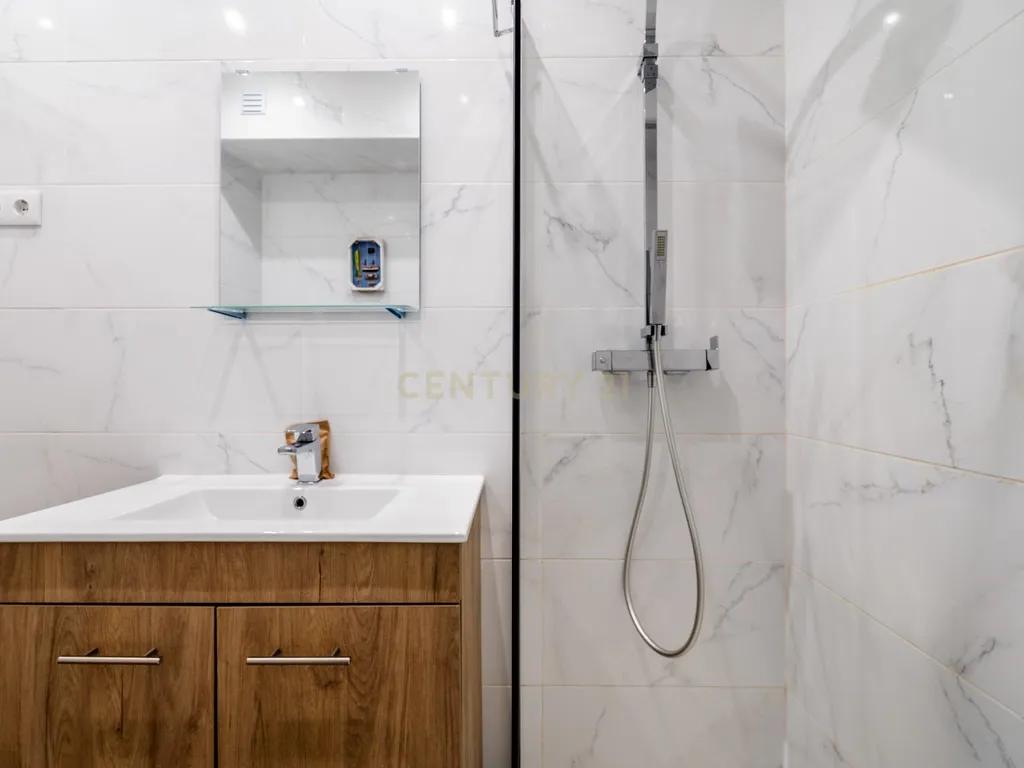 Apartamento T1 com Vista Rio Deslumbrante | AL | Terraço Comum | Estacionamento no Edifício | Como Novo - Image 20