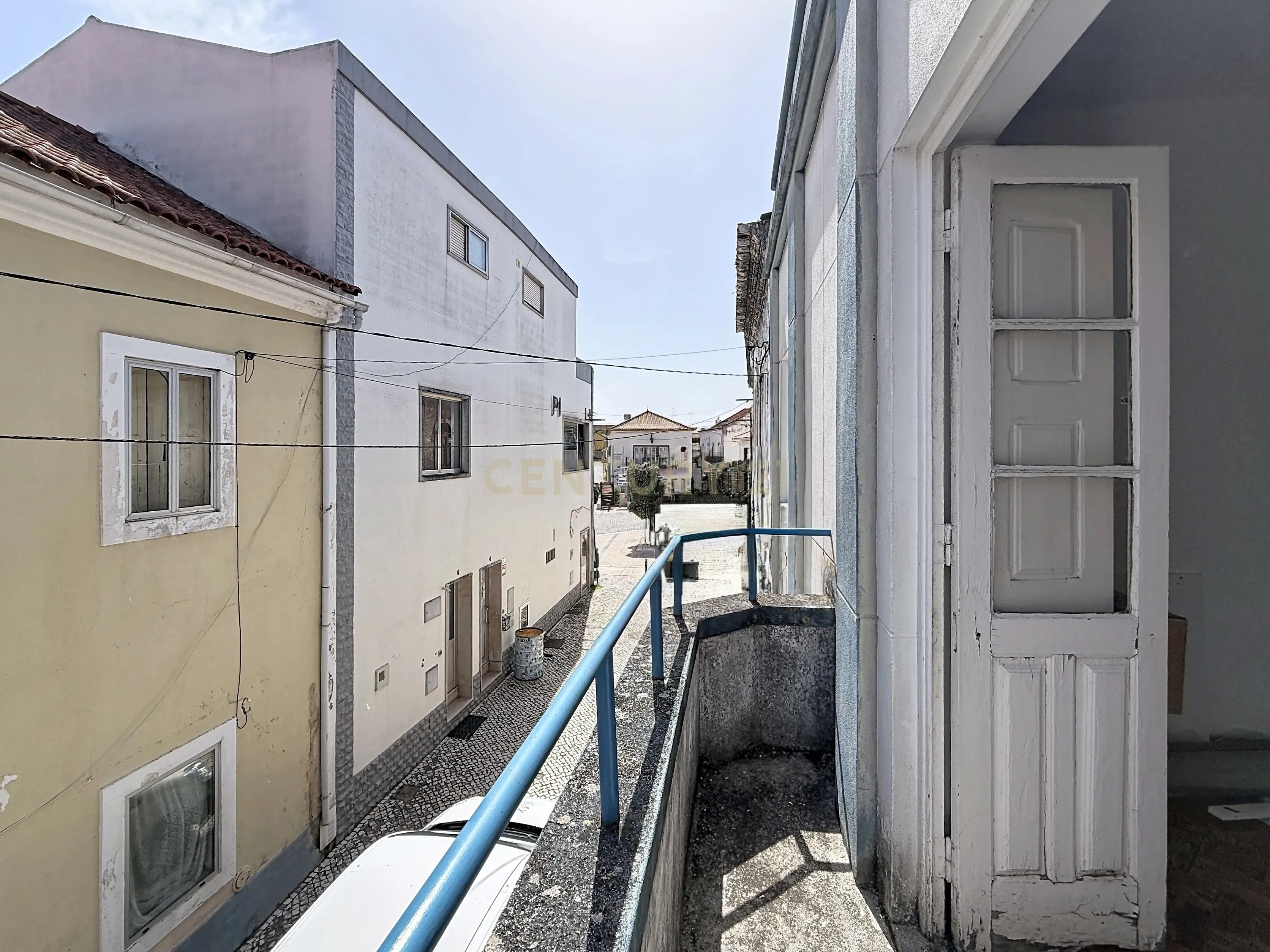 Fotografia 10 de Predio historico T3  no centro de Valado de Frades excelente investimento
