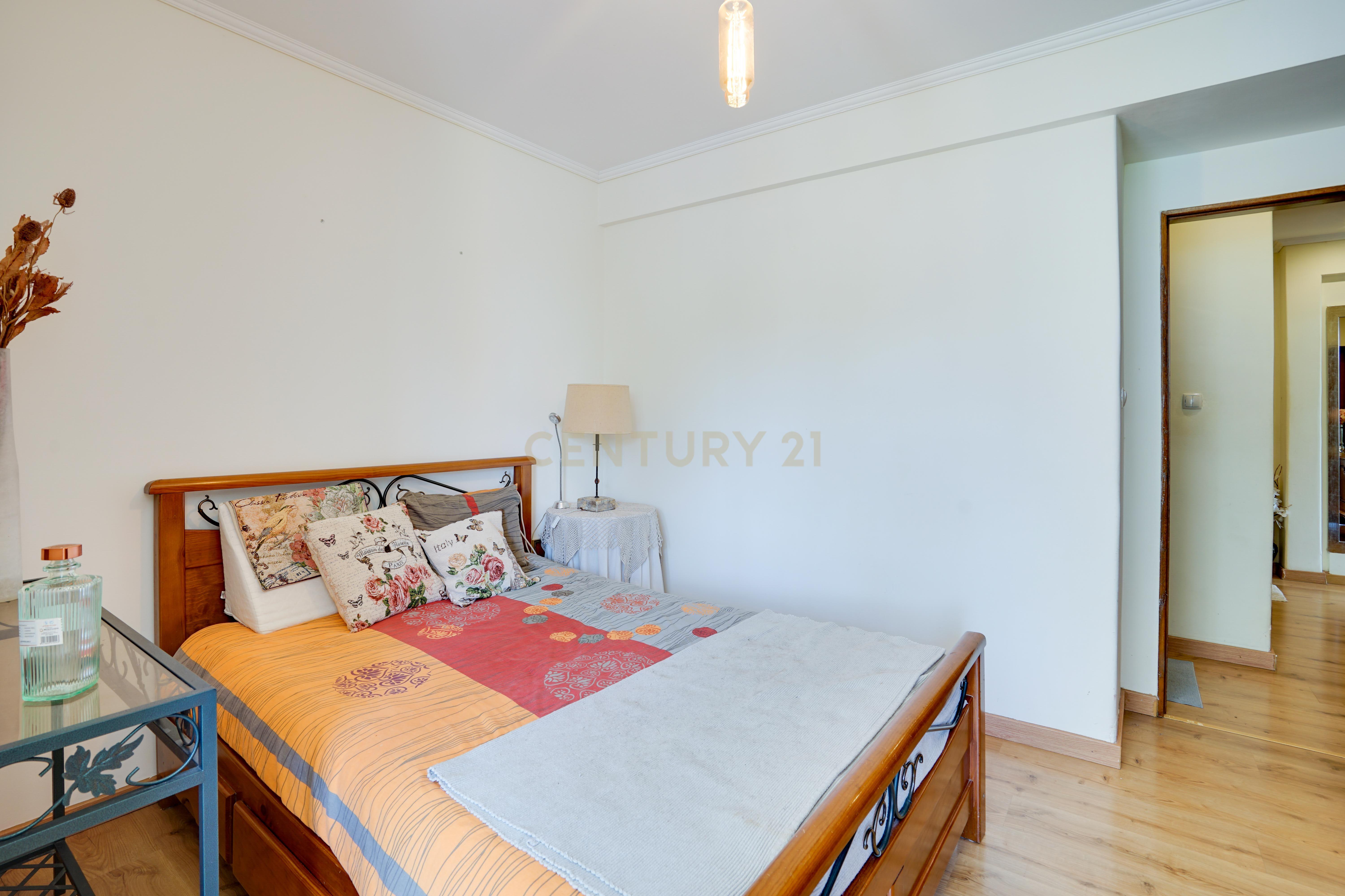 Luminoso apartamento T2 na Buraca perto do comboio - Image 14
