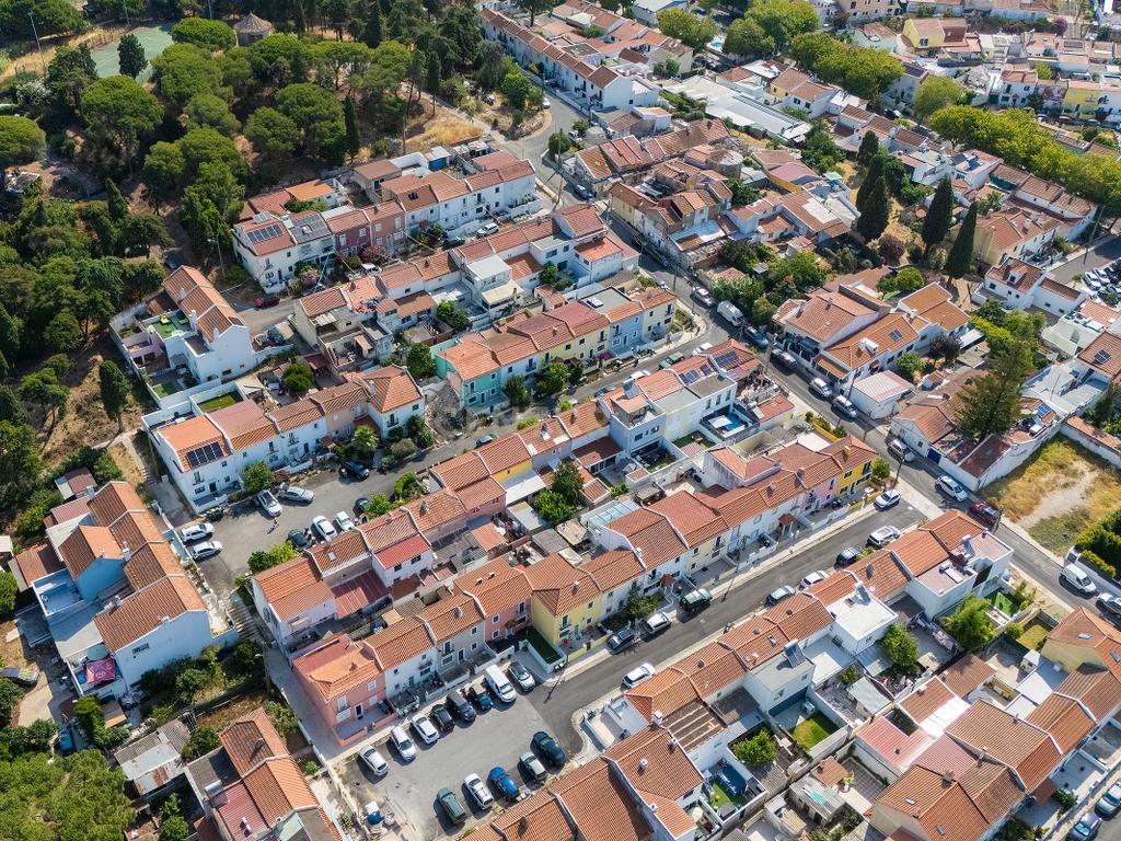 Moradia T3 com Quintal e Alto Potencial no Caramão da Ajuda, Lisboa - Image 26