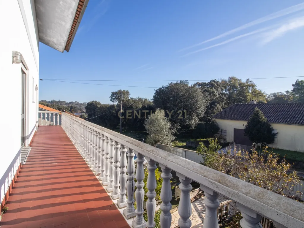 Moradia multifamiliar com rendimento imediato | 2.000 m² de terreno | A apenas 4,5 km de Fátima - Image 37