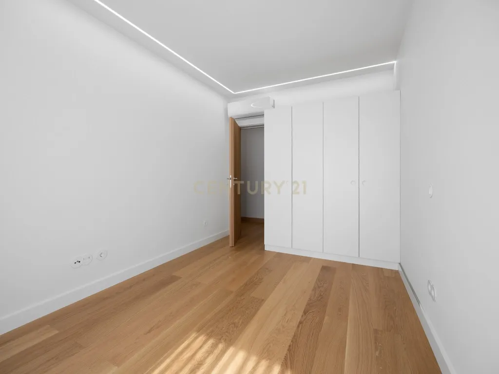 Luxuoso apartamento T3 no Centro de Setúbal e a 300m da praia - Image 12