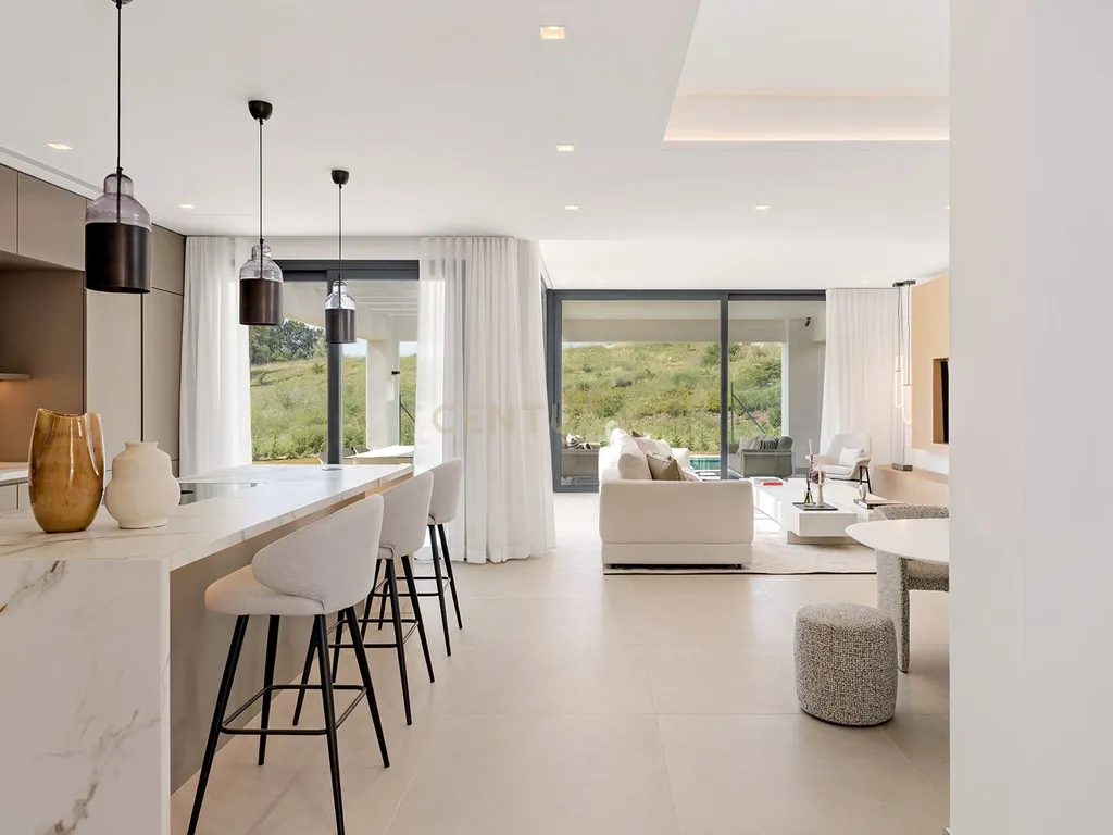 Luxuosa Moradia com Vista Mar em Estepona, Málaga - Image 10