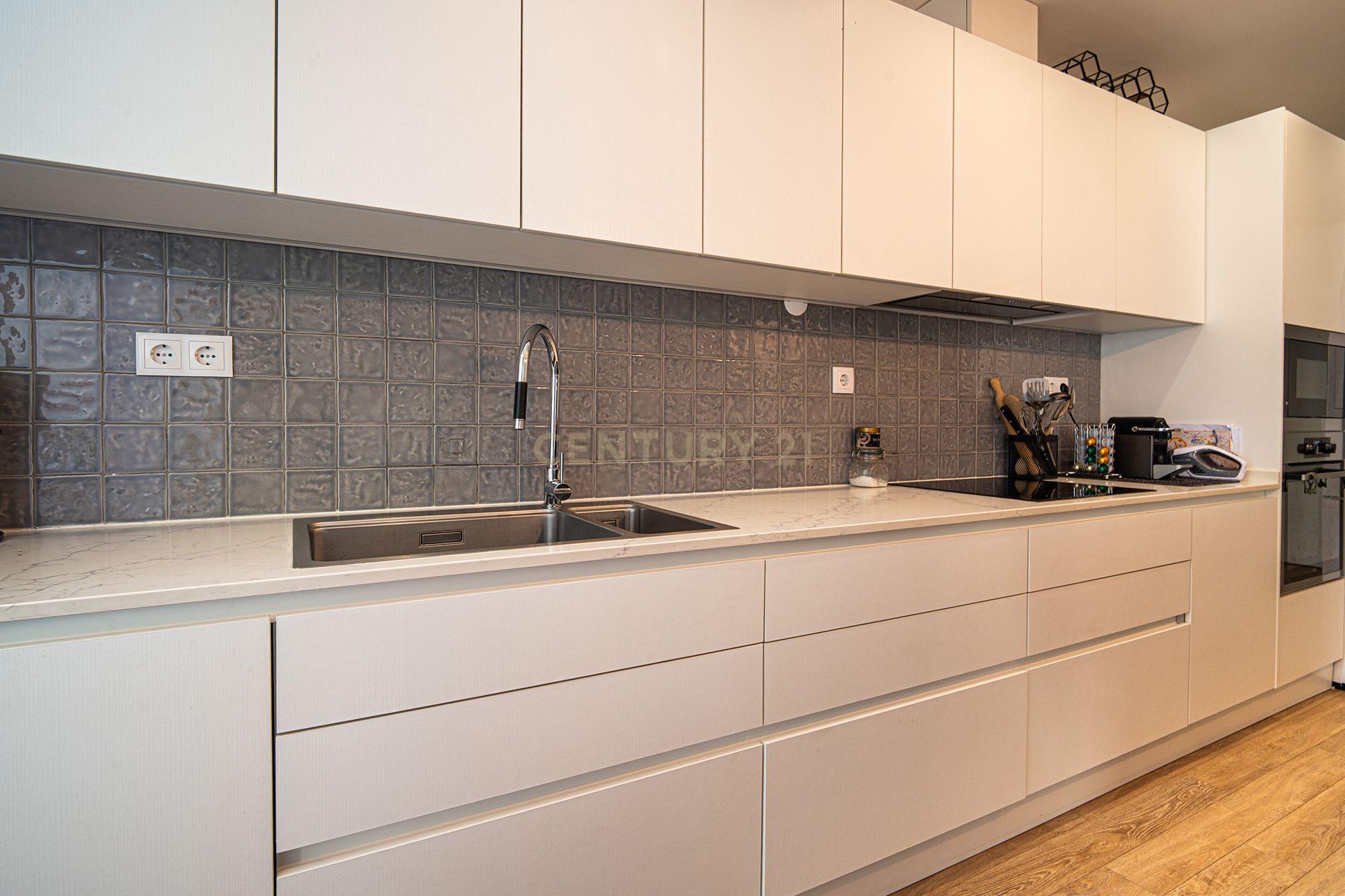 Fotografia 10 de Apartamento Renovado T2 em Oeiras, ótimas áreas e com tudo perto de si!!!