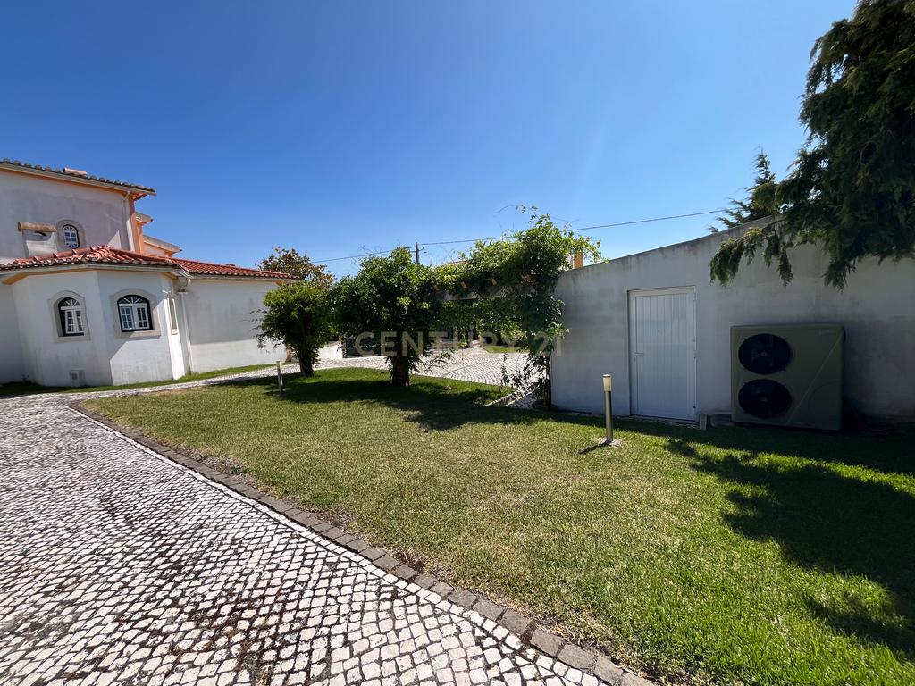 Moradia com 5 quartos em Vale Covo, Bombarral, com jardim, piscina, barbecue, adega e várias zonas de lazer - Image 20