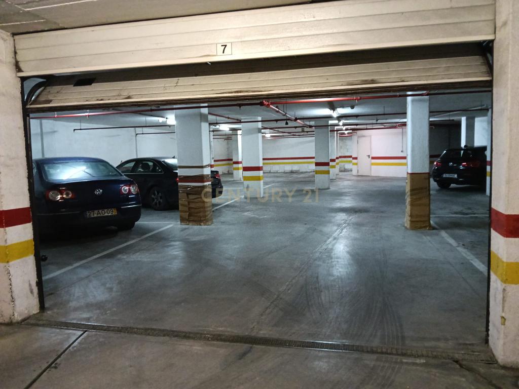 Arrenda-se – Espaço Comercial na Ameixoeira - Image 9