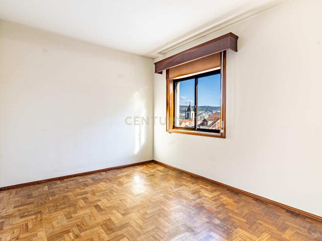 Apartamento Tipologia T5 Centro de Braga com garagem 2 carros - Image 21