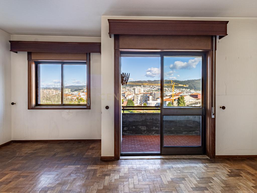 Apartamento Tipologia T5 Centro de Braga com garagem 2 carros - Image 14