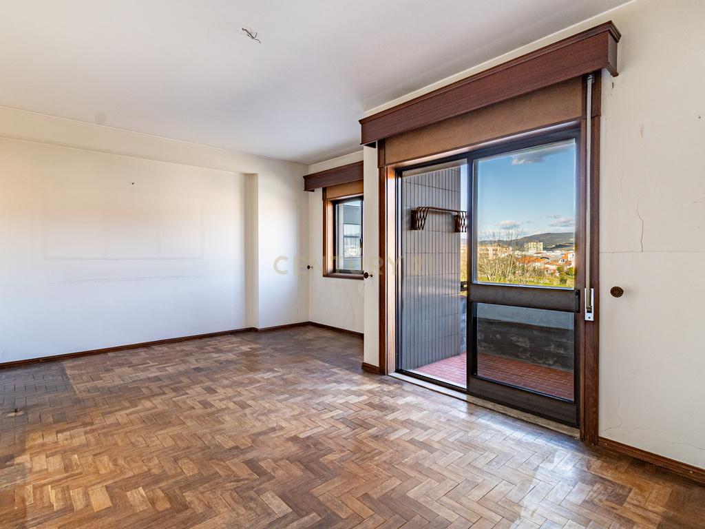 Apartamento Tipologia T5 Centro de Braga com garagem 2 carros - Image 12