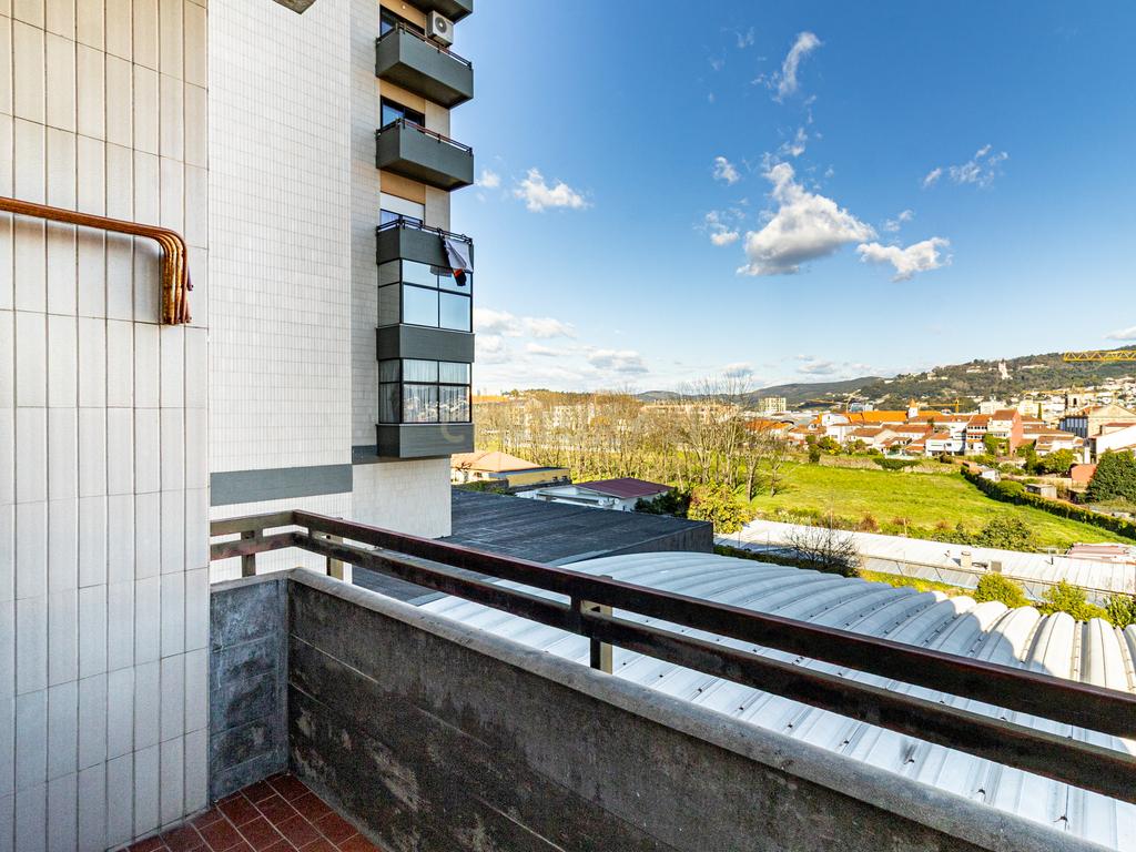 Apartamento Tipologia T5 Centro de Braga com garagem 2 carros - Image 15