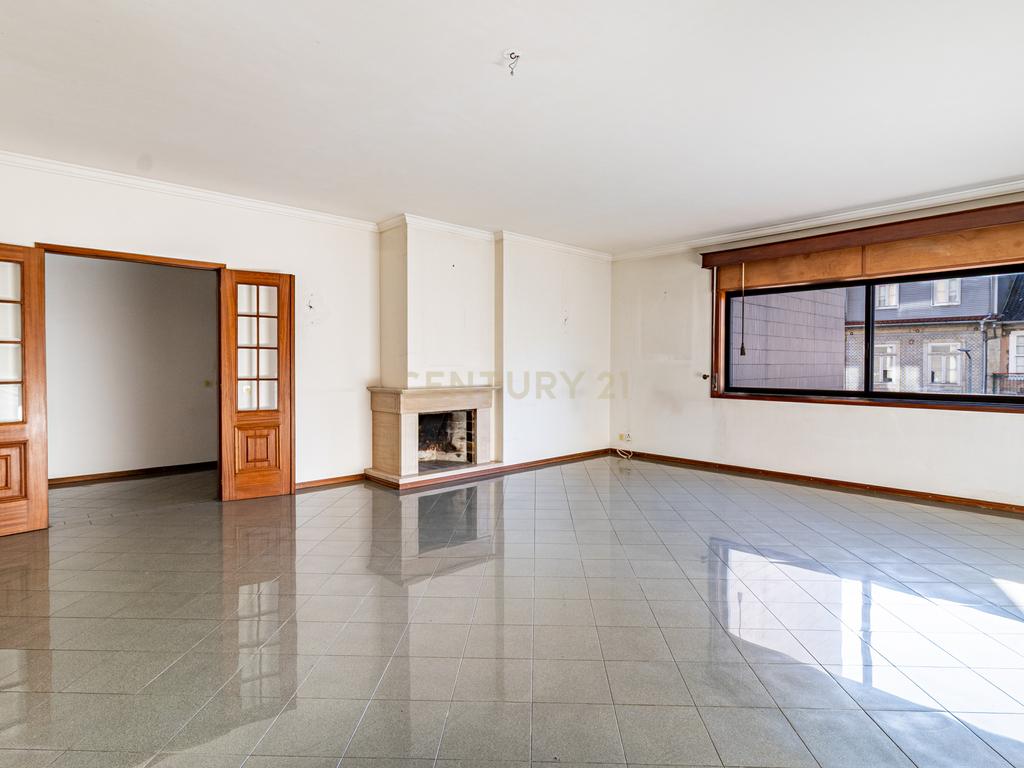 Apartamento Tipologia T5 Centro de Braga com garagem 2 carros - Image 6