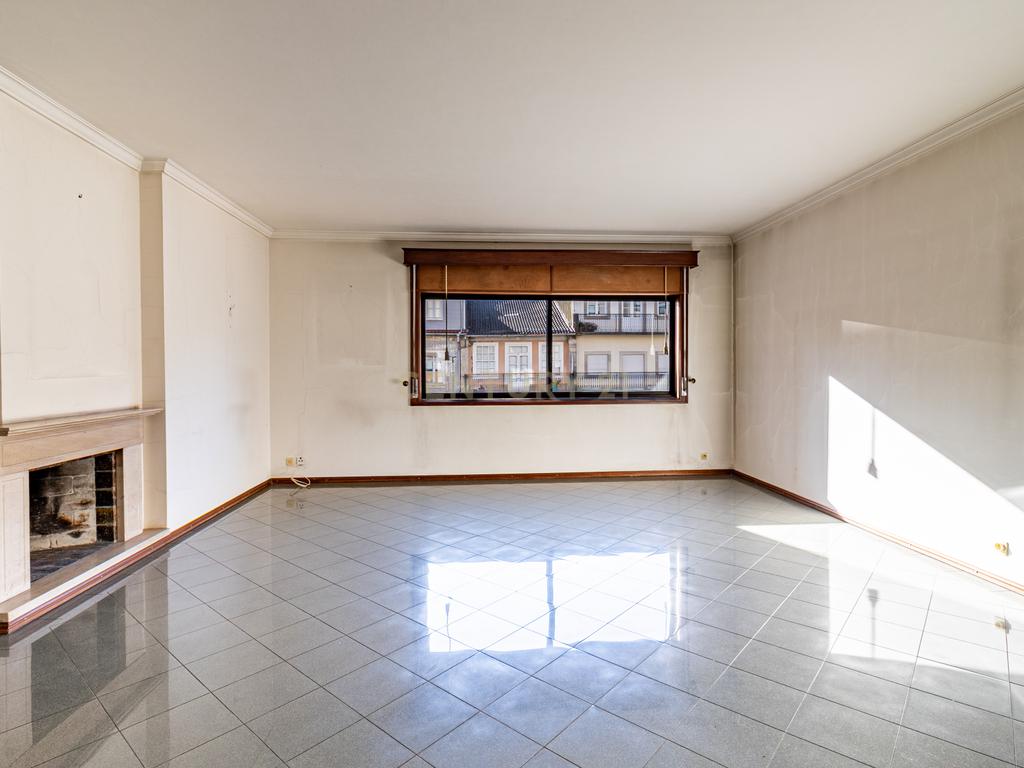 Apartamento Tipologia T5 Centro de Braga com garagem 2 carros - Image 4