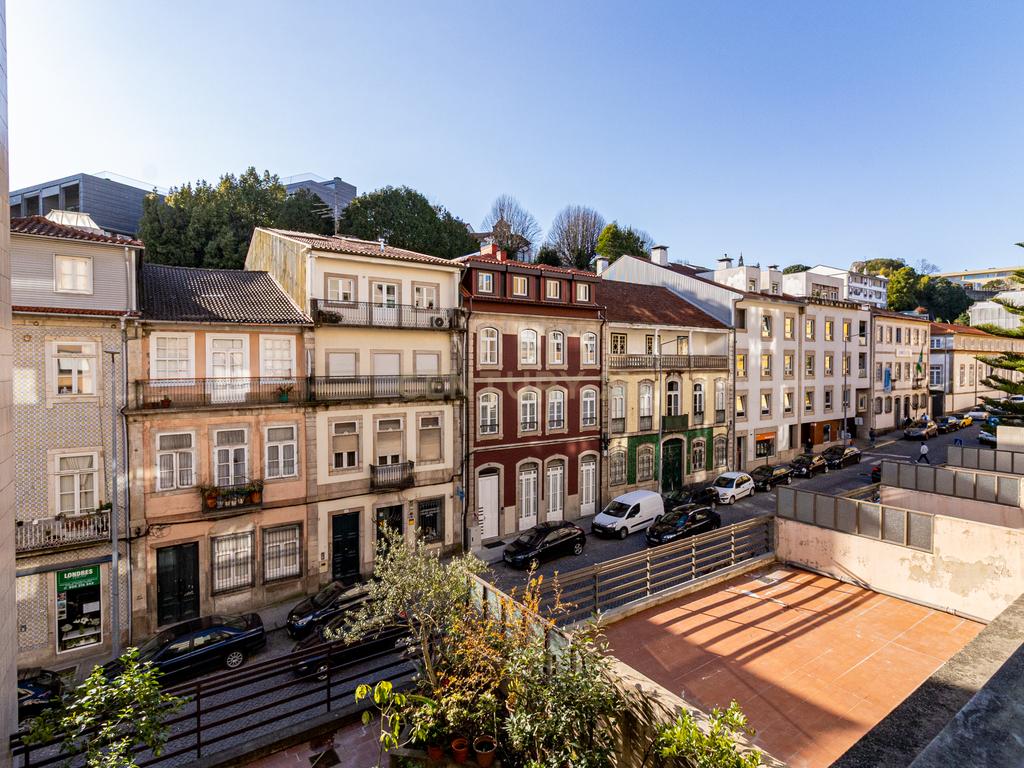 Apartamento Tipologia T5 Centro de Braga com garagem 2 carros - Image 5