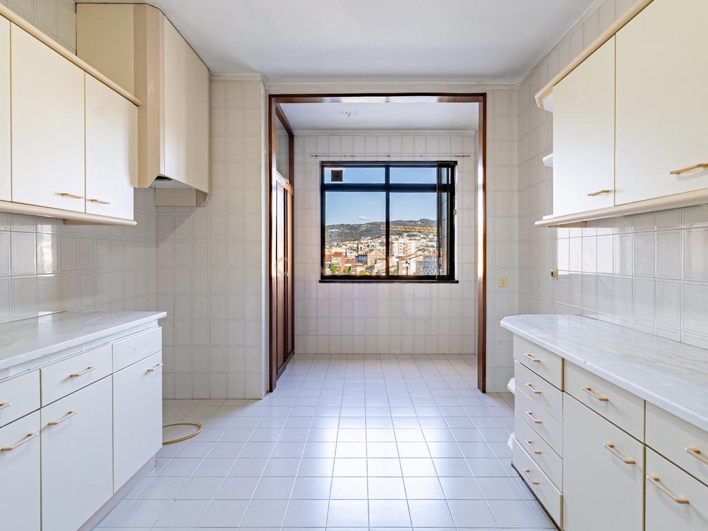 Apartamento Tipologia T5 Centro de Braga com garagem 2 carros - Image 10