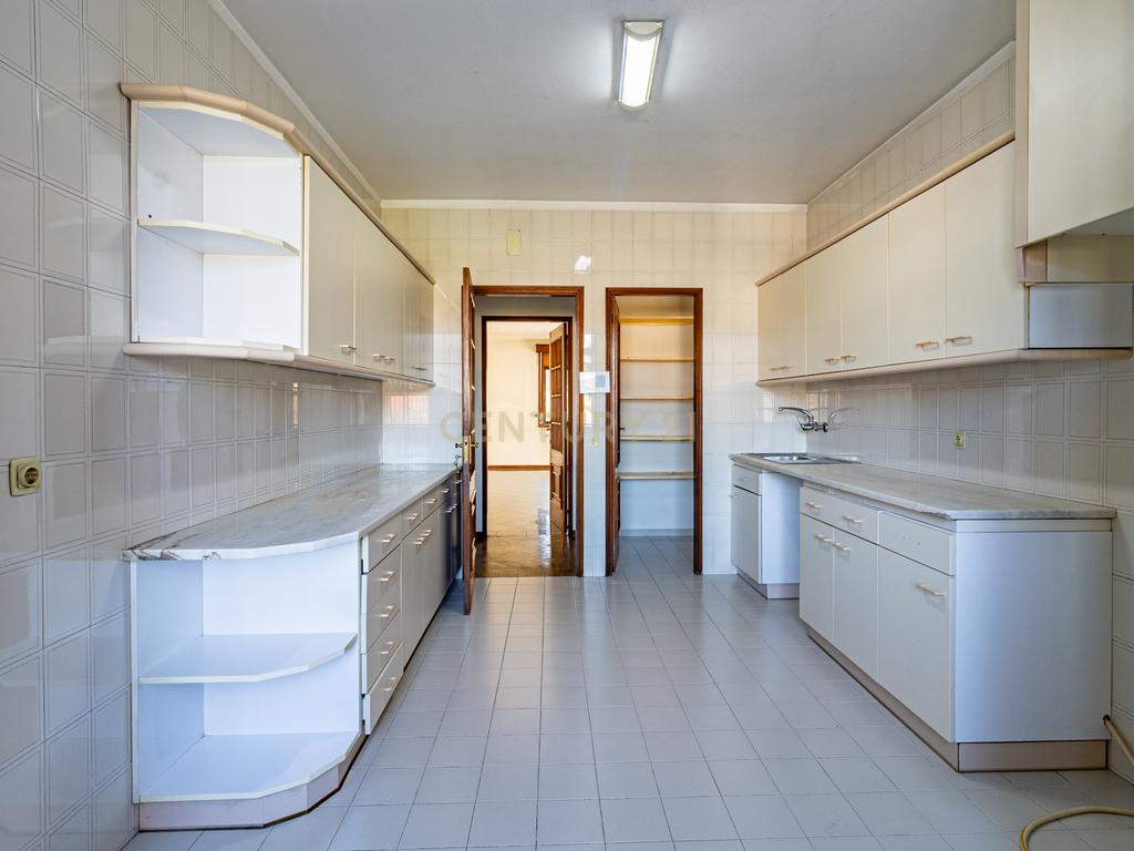 Apartamento Tipologia T5 Centro de Braga com garagem 2 carros - Image 11