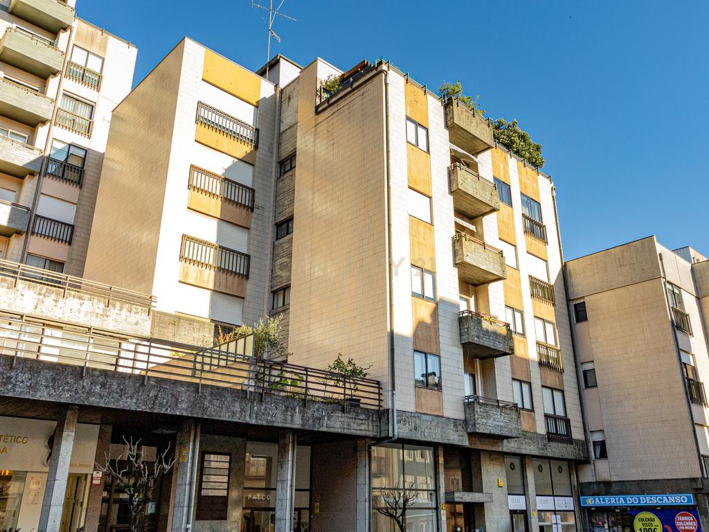 Apartamento Tipologia T5 Centro de Braga com garagem 2 carros - Image 34