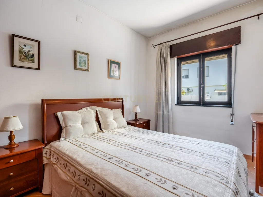 Moradia com 3 Quartos, Quintal e Terraço – Excelente Localização em Albufeira - Image 11