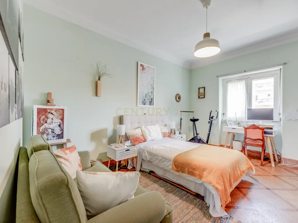 Fantástico Apartamento na Av. João XXI, com uma localização estratégica. - Image 18