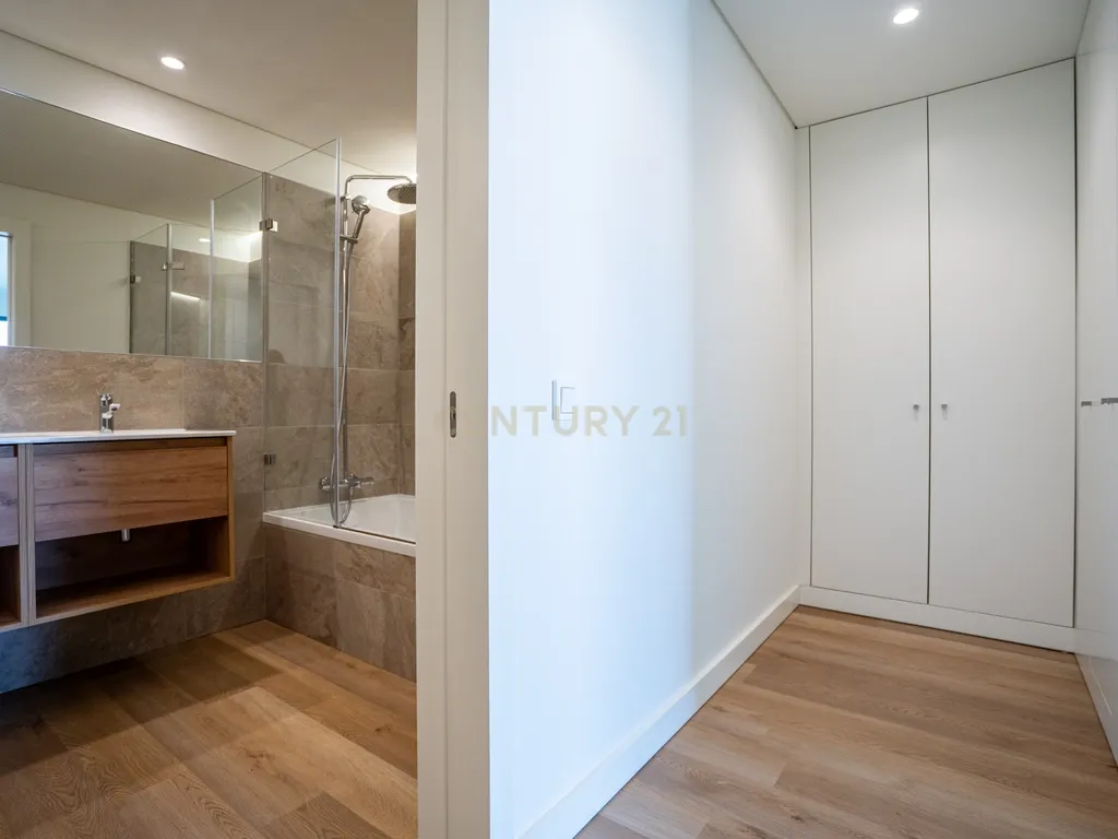 Exclusivo T3 no Terraces Mirear com Varanda, Piscina, Ginásio e Sauna – Miraflores - Image 22