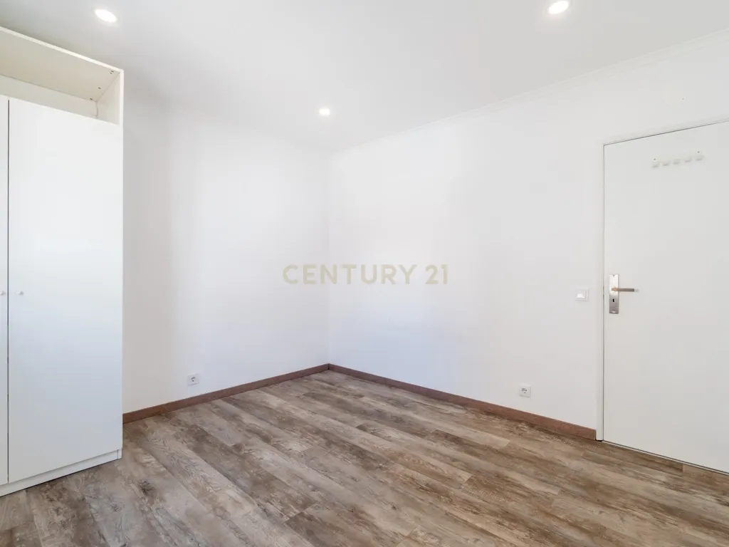 T4 Duplex totalmente renovado no Bairro do Progresso – Silves - Image 13