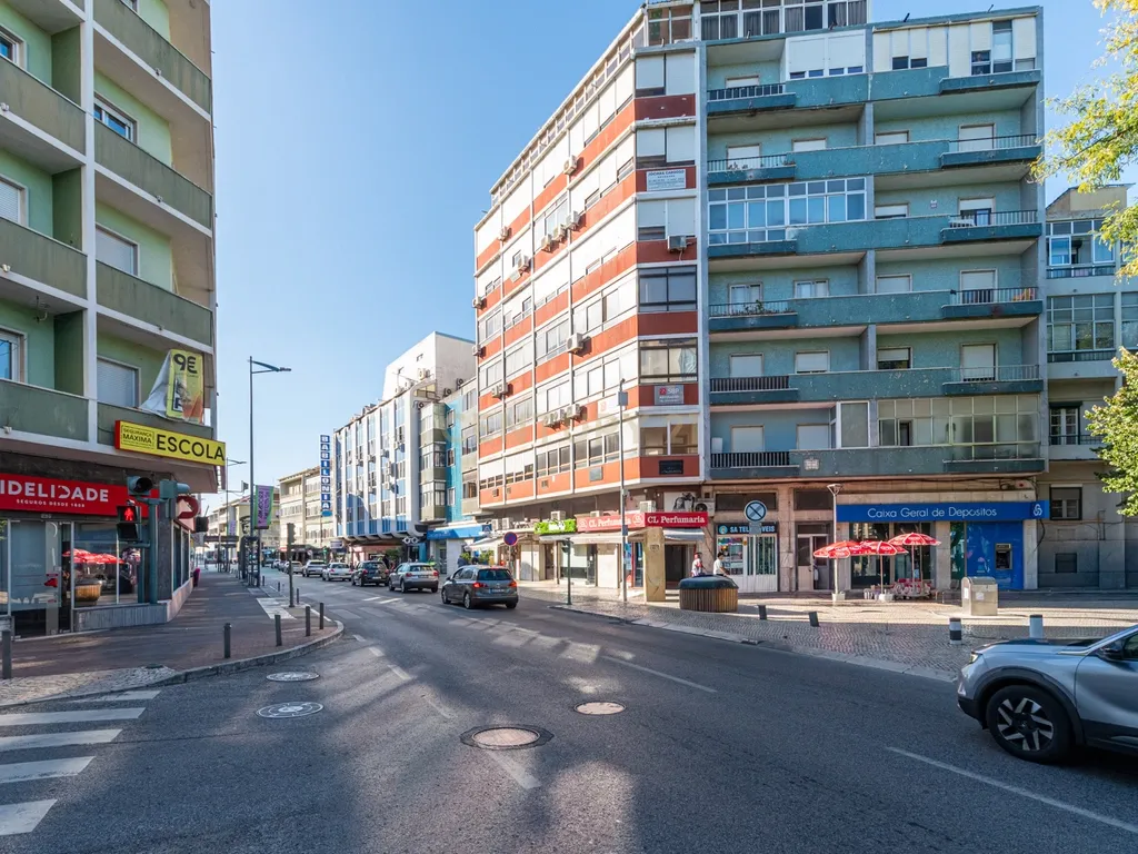 Estúdio na Venteira, Amadora - Localização central e acessível - Image 1