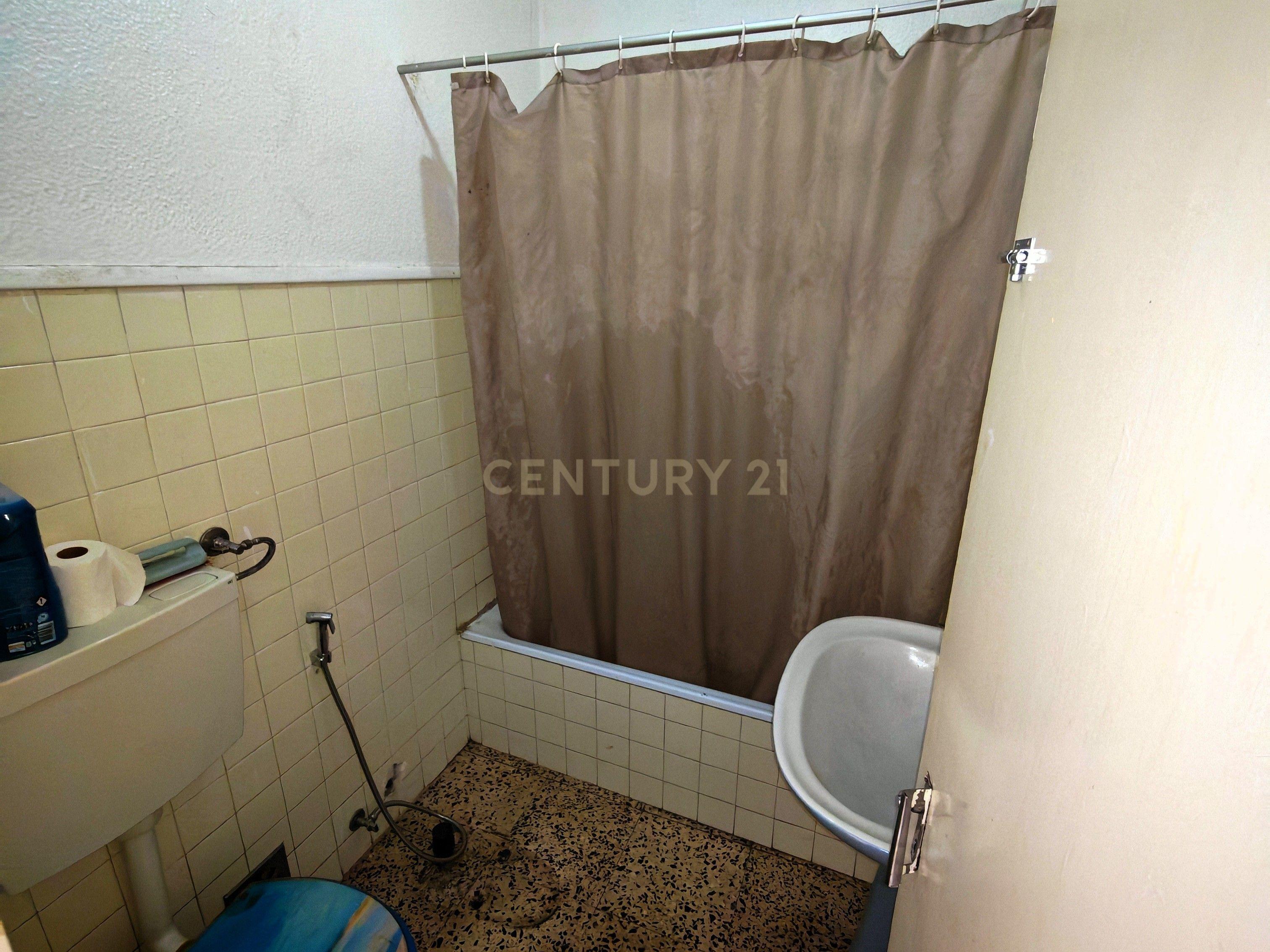 Fotografia 8 de Apartamento T1 para Remodelar Reboleira – prédio com elevadores e localização central