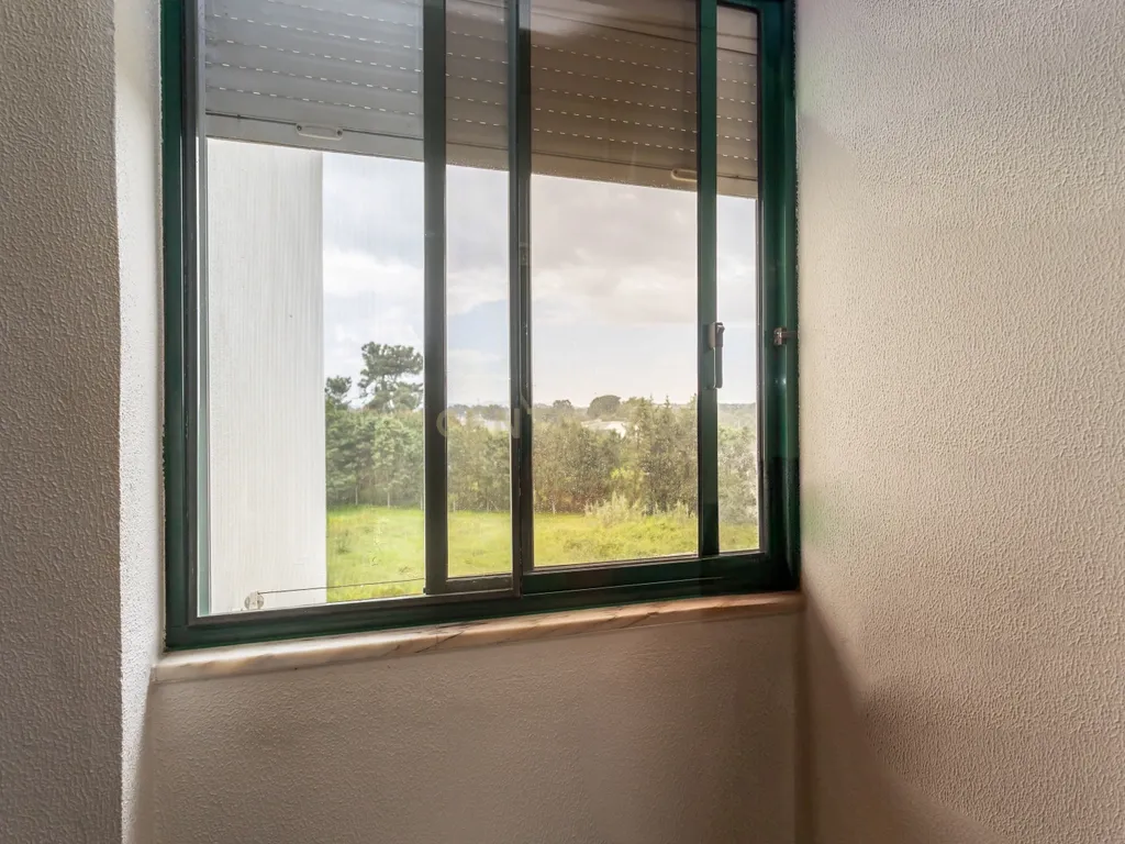 Apartamento T3 com Garagem e Arrecadação em Alhos Vedros - Image 22