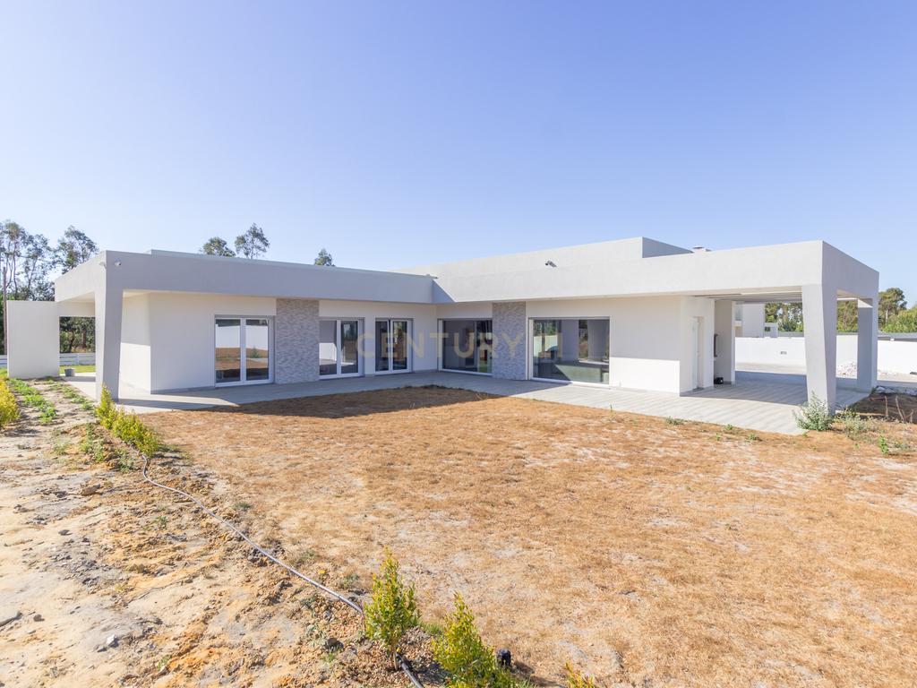 Vila Alegre / Fernão Ferro - Luxuosa moradia isolada térrea de 4 assoalhadas com arquitetura comtemporânea inserida em lote de 2775 m² - Image 38