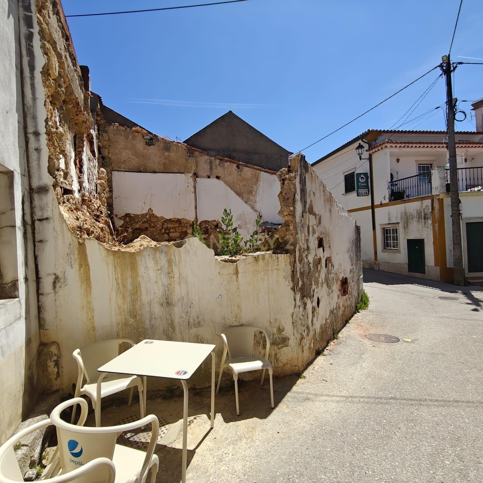 Fotografia 3 de Ruína com Projeto de Moradia T3 | Ribeira Ruiva, Torres Novas