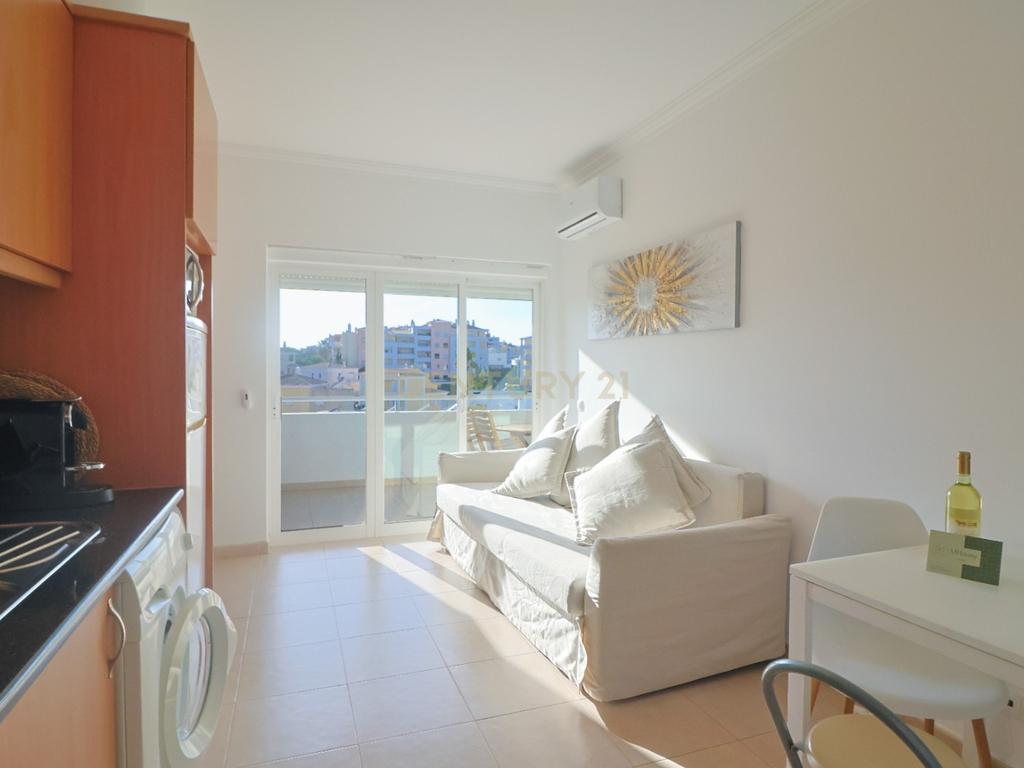 T0+1 mobilado, em condominio c/ piscina, Portimão - Image 8