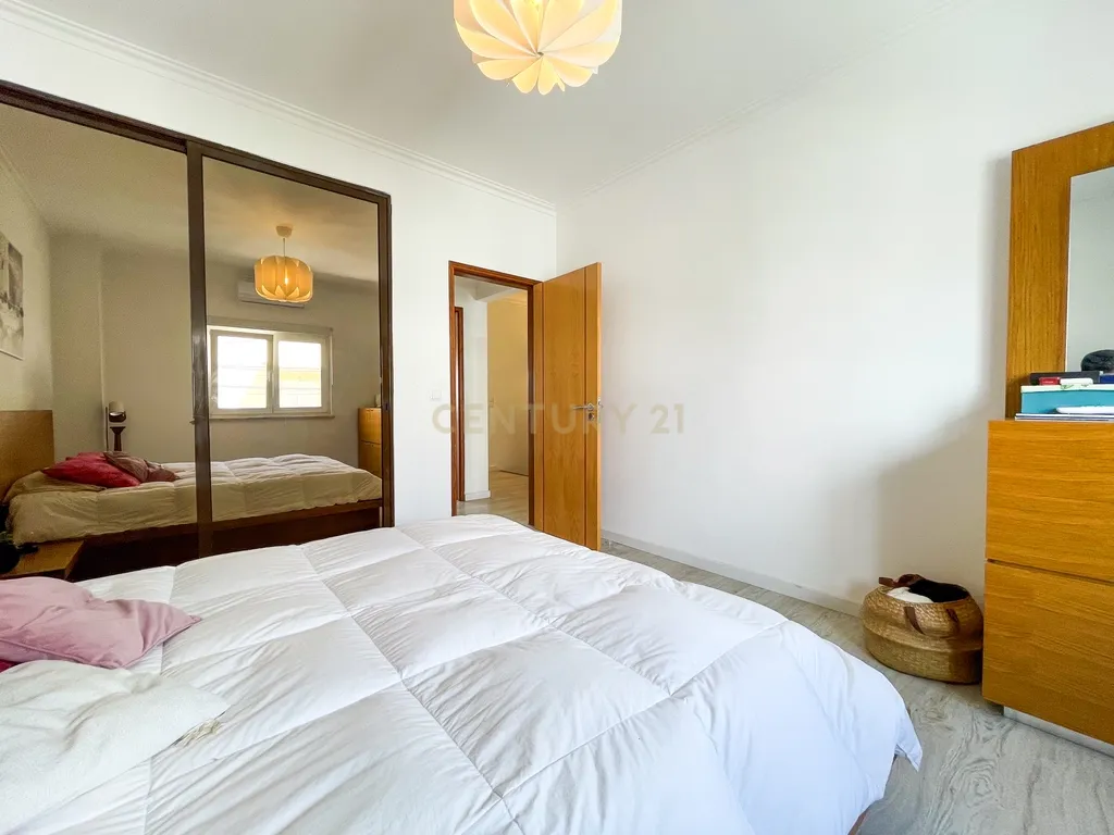 Moradia T3 Renovada com Terraço na Quinta do Conde – Sesimbra - Image 22