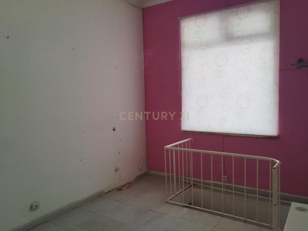 Loja com 2 pisos no centro comercial D'Avenida - Quinta do Rouxinol - Image 2