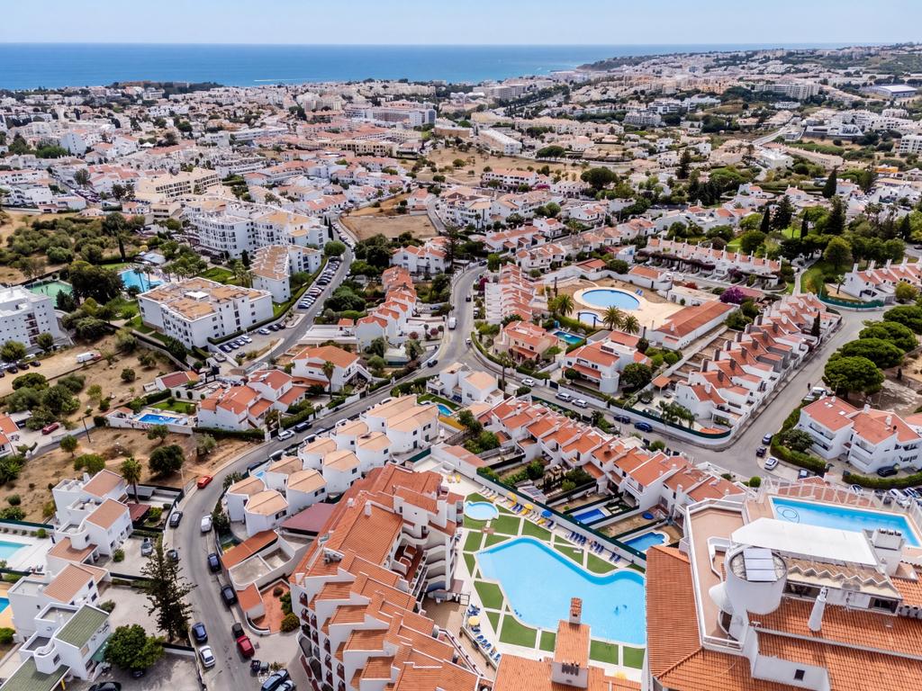 T1 totalmente remodelado, mobilado e equipado, com extraordinária vista panorâmica de 180° sobre o mar - Image 29