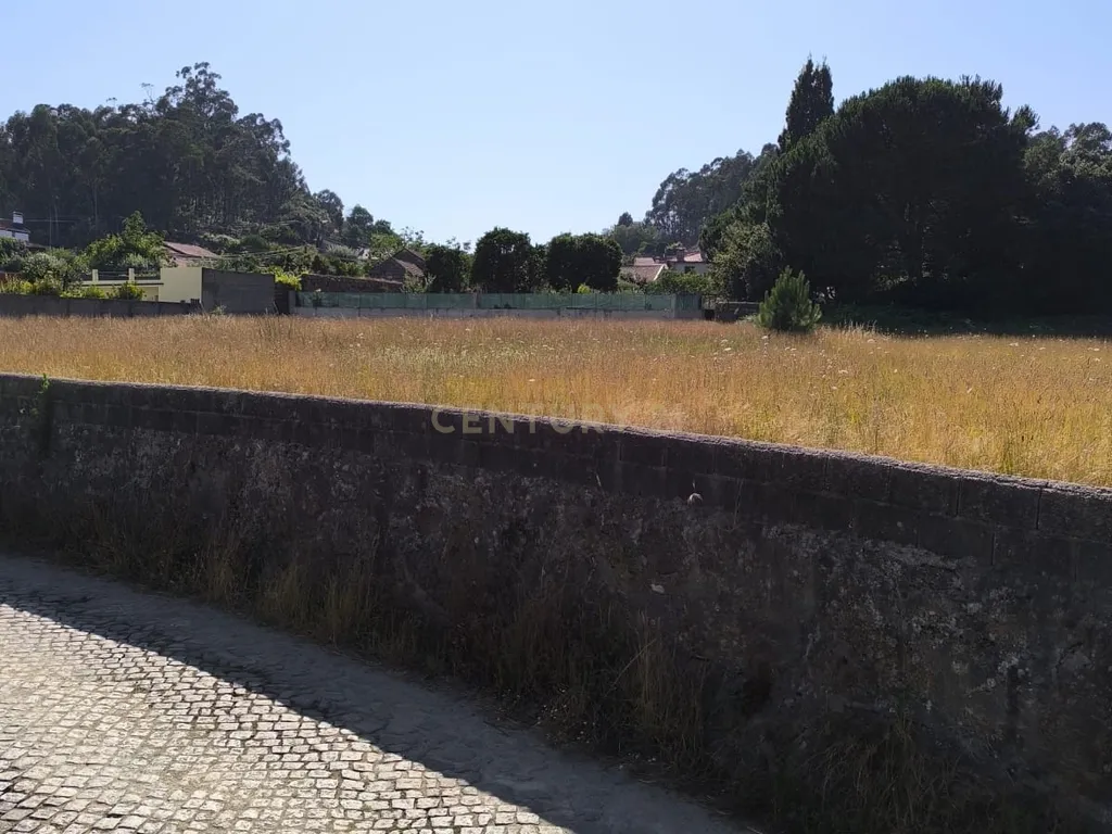 Terreno com Vista Montanha em Esposende - 3765m² - Image 2
