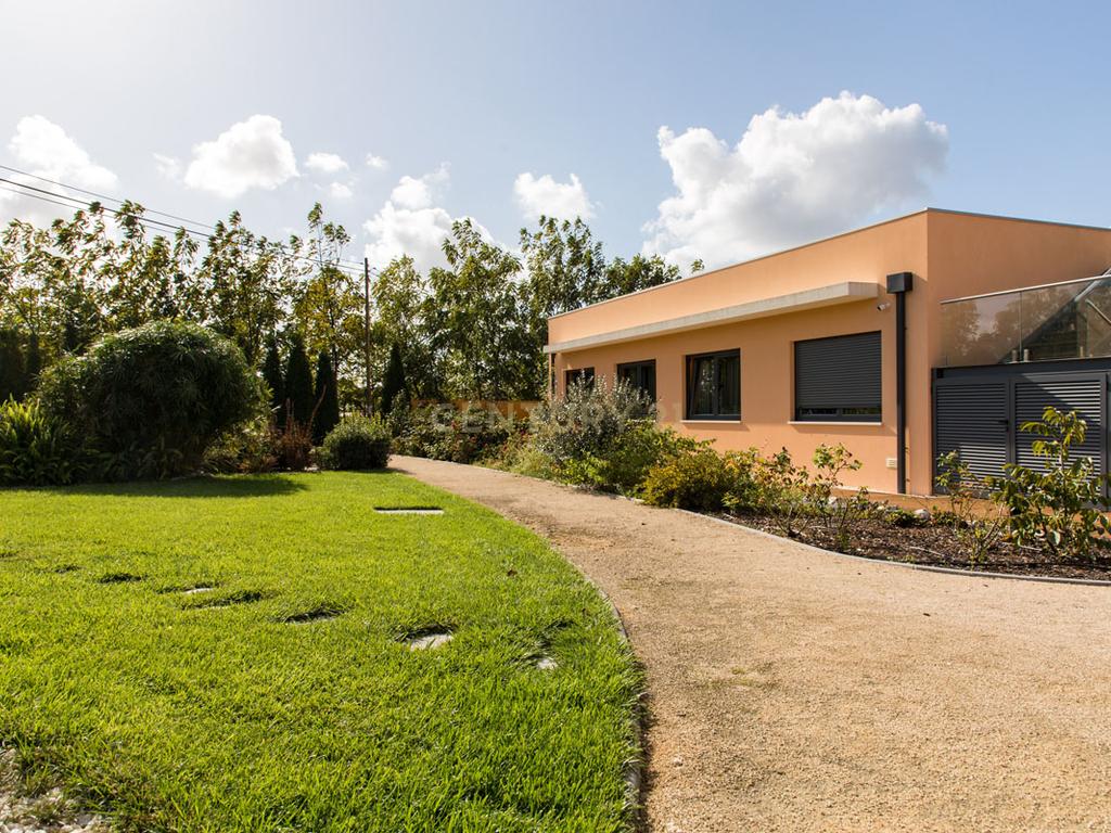 Propriedade T8 com Jardins, Lago e Potencial Alojamento - Localização Premium - Image 48