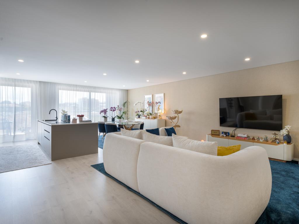 Luxuoso Apartamento Novo com Vista Parque em Lousada - Image 1
