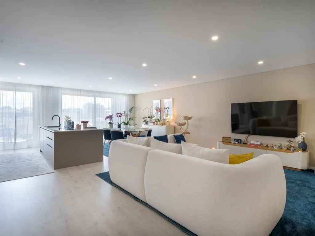 Luxuoso Apartamento Novo com Vista Parque em Lousada - Image 1