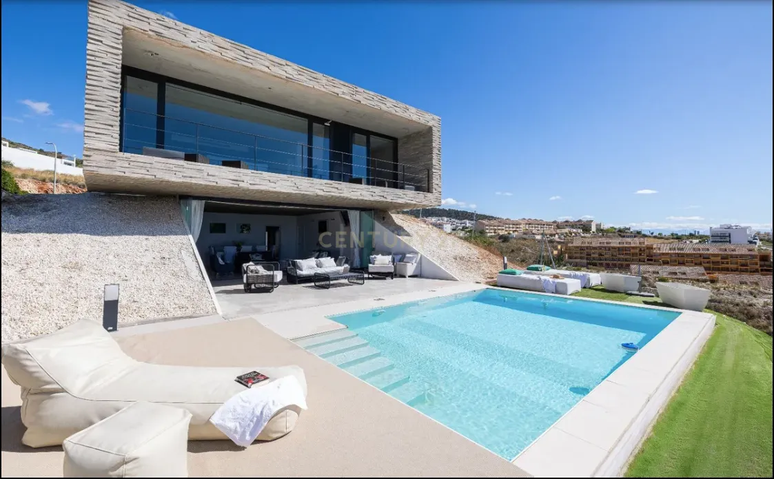 Luxuosa Moradia com Piscina e Jardim em Málaga, Andalucía - Image 1