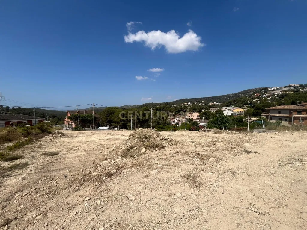 Terreno Construível em Barcelona com Vista para o Mar e Montanha - Image 3