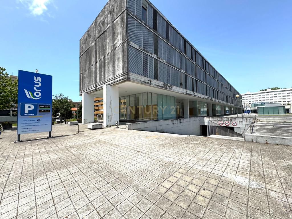 Parque de estacionamento com 108 lugares em São Mamede de Infesta, Matosinhos, Porto - Image 1