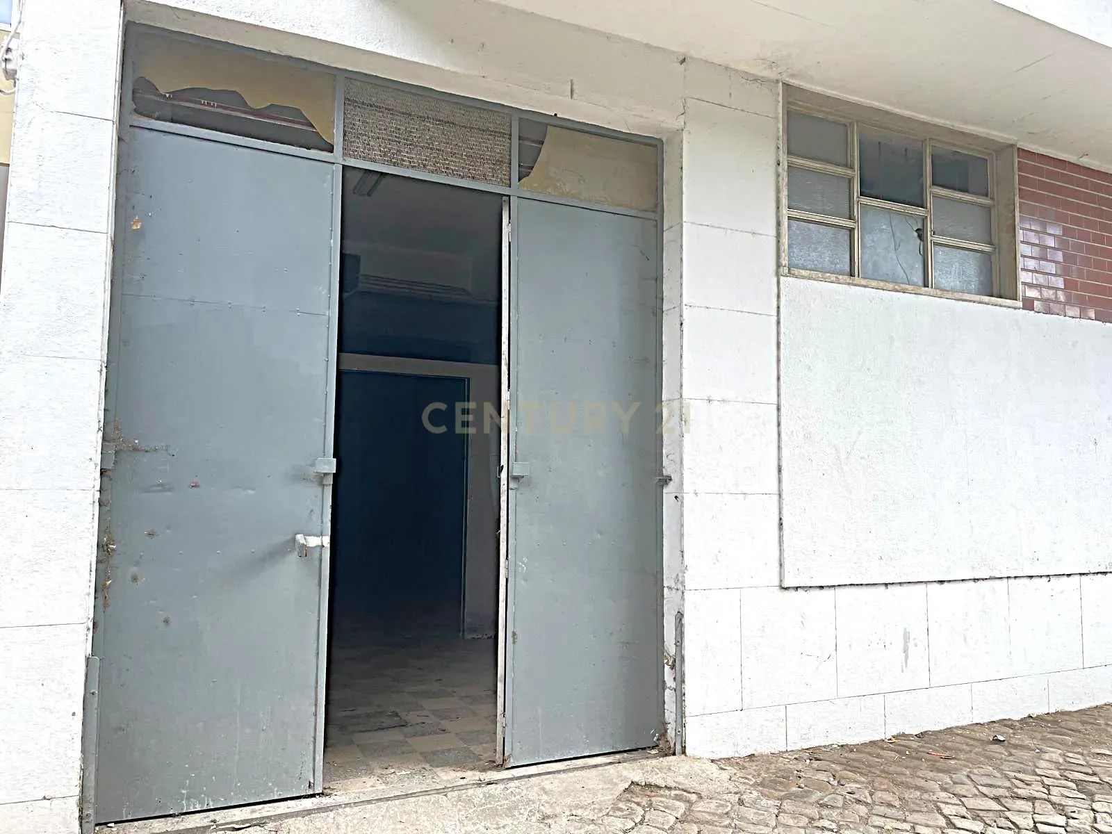Fotografia 2 de ATENÇÃO INVESTIDORES! Armazém em Monte Abraão, Sintra muito bem localizado junto à Estação CF