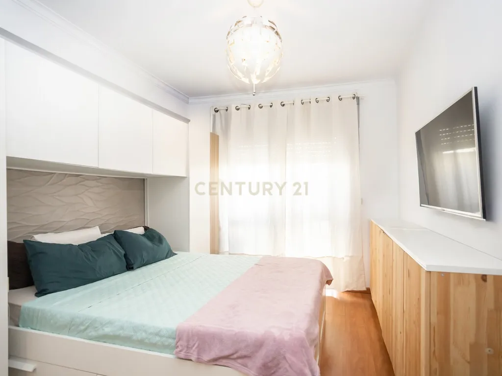 T3 em Belas com renovações em Sistema de Propostas Multiplas - Image 11
