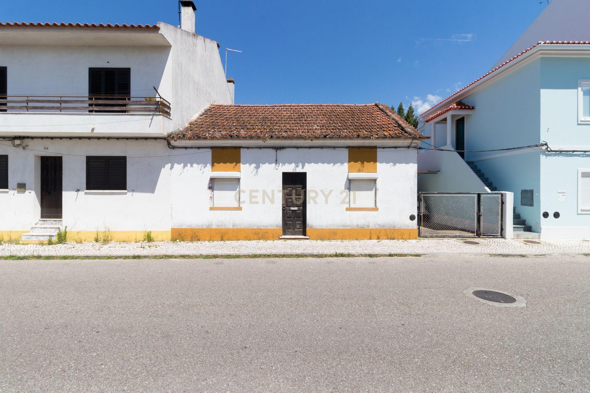 Moradia T3 com Jardim e Garagem em Santarém, Abrantes - Em Sistema de propostas Múltiplas - Image 2