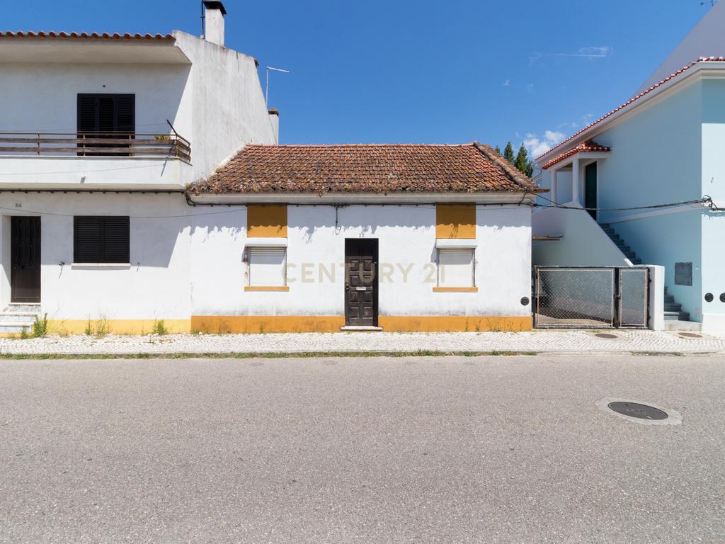 Moradia T3 com Jardim e Garagem em Santarém, Abrantes - Image 2