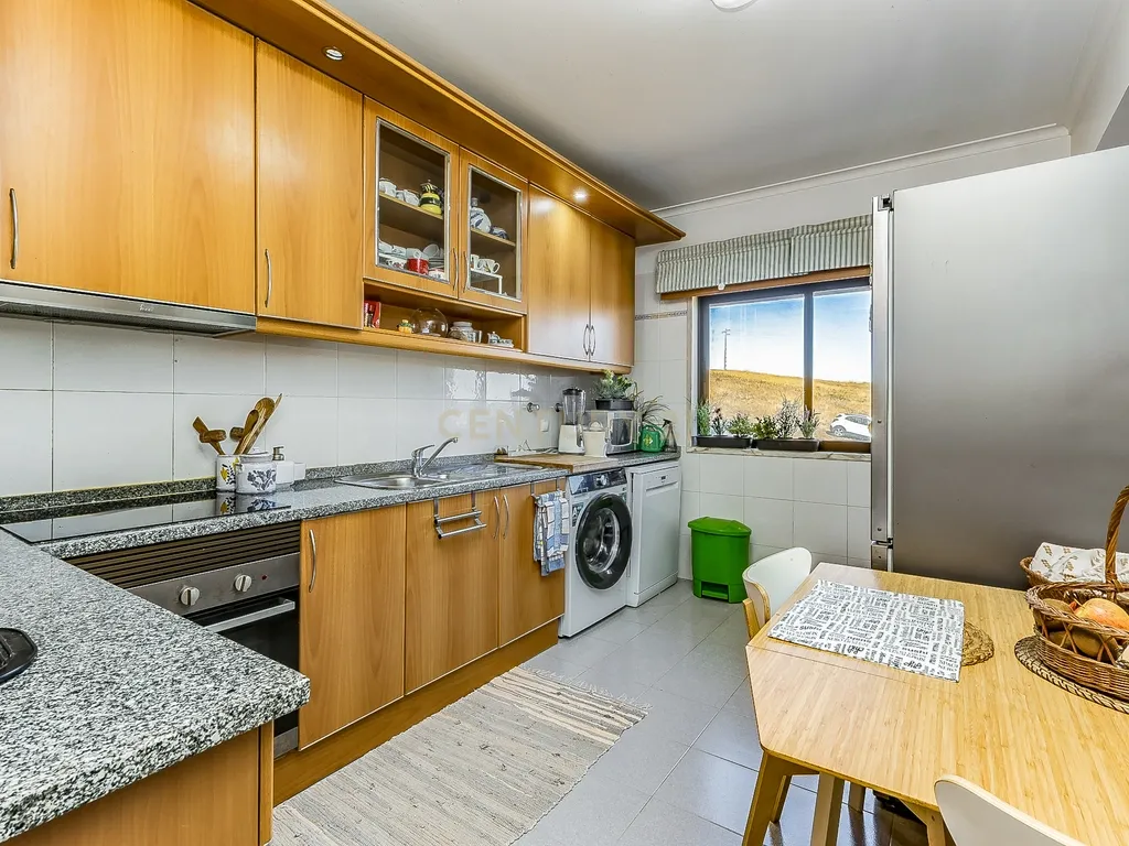 Apartamento T2 em Monte Abraão 97m², Varanda e Lareira - Image 7